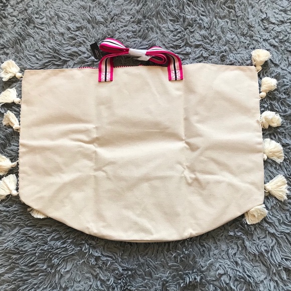 SOLD.NWT VICTORIA SECRET TOTE - Picture 2 of 2